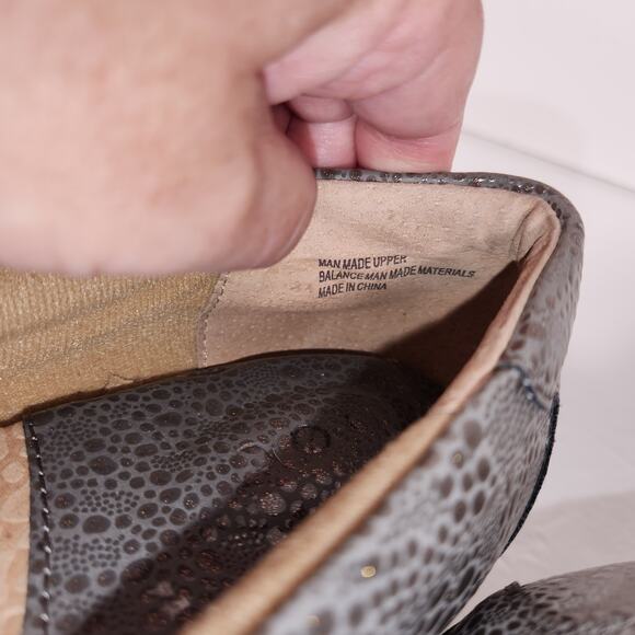 boc BORN CONCEPT Peggy Clog Women 9M Pewter Silver Gray Pebble Embossed Metallic - Picture 3 of 12